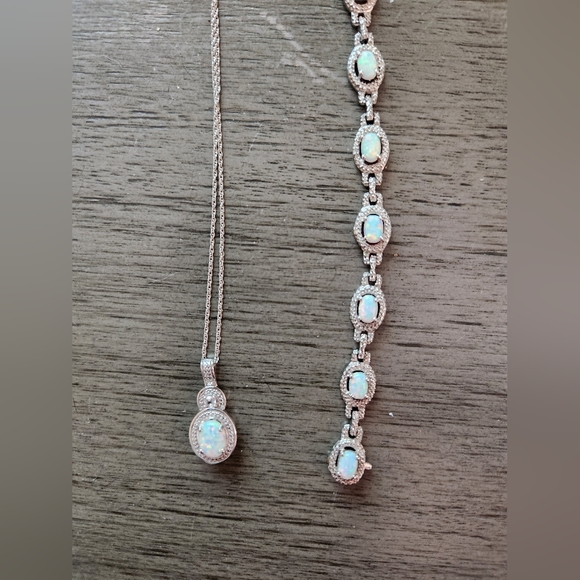 Opal and white sapphire Necklace/Bracelet set - Picture 5 of 11